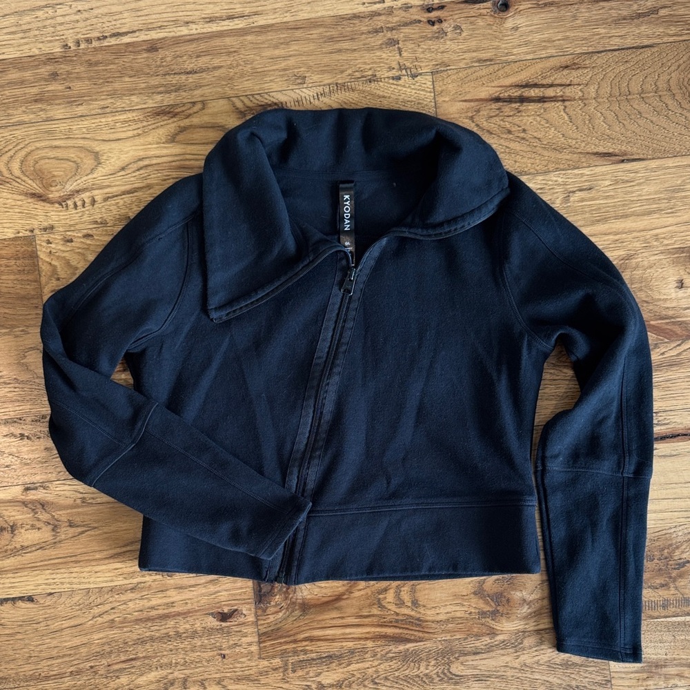 Kyodan Asymmetric Black Zip-Up Crop Jacket